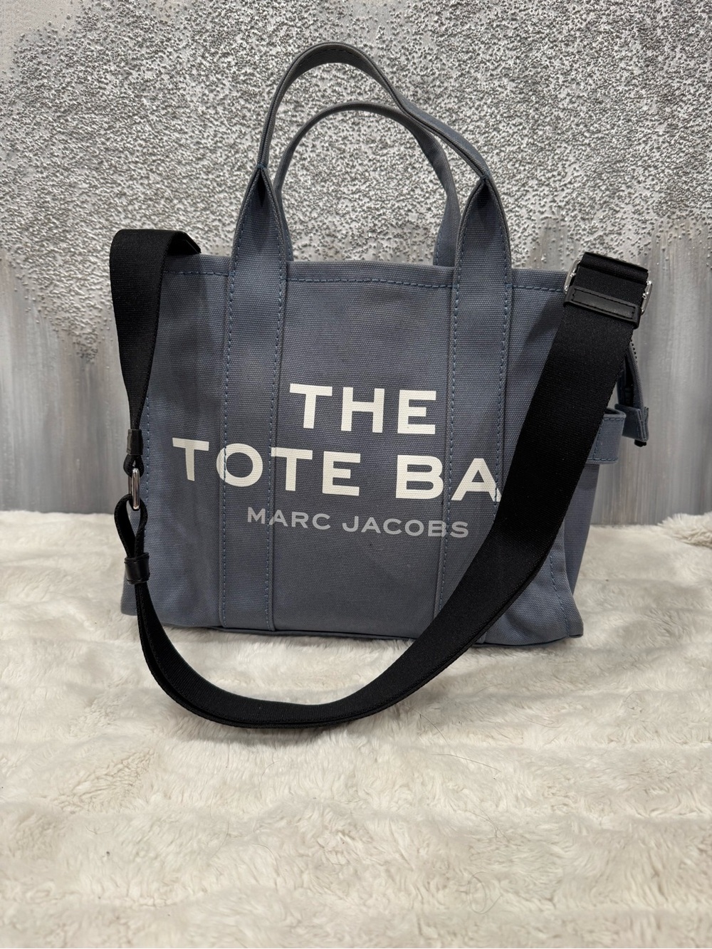 Marc Jacob’s The Tote Bag - Picture 2 of 10